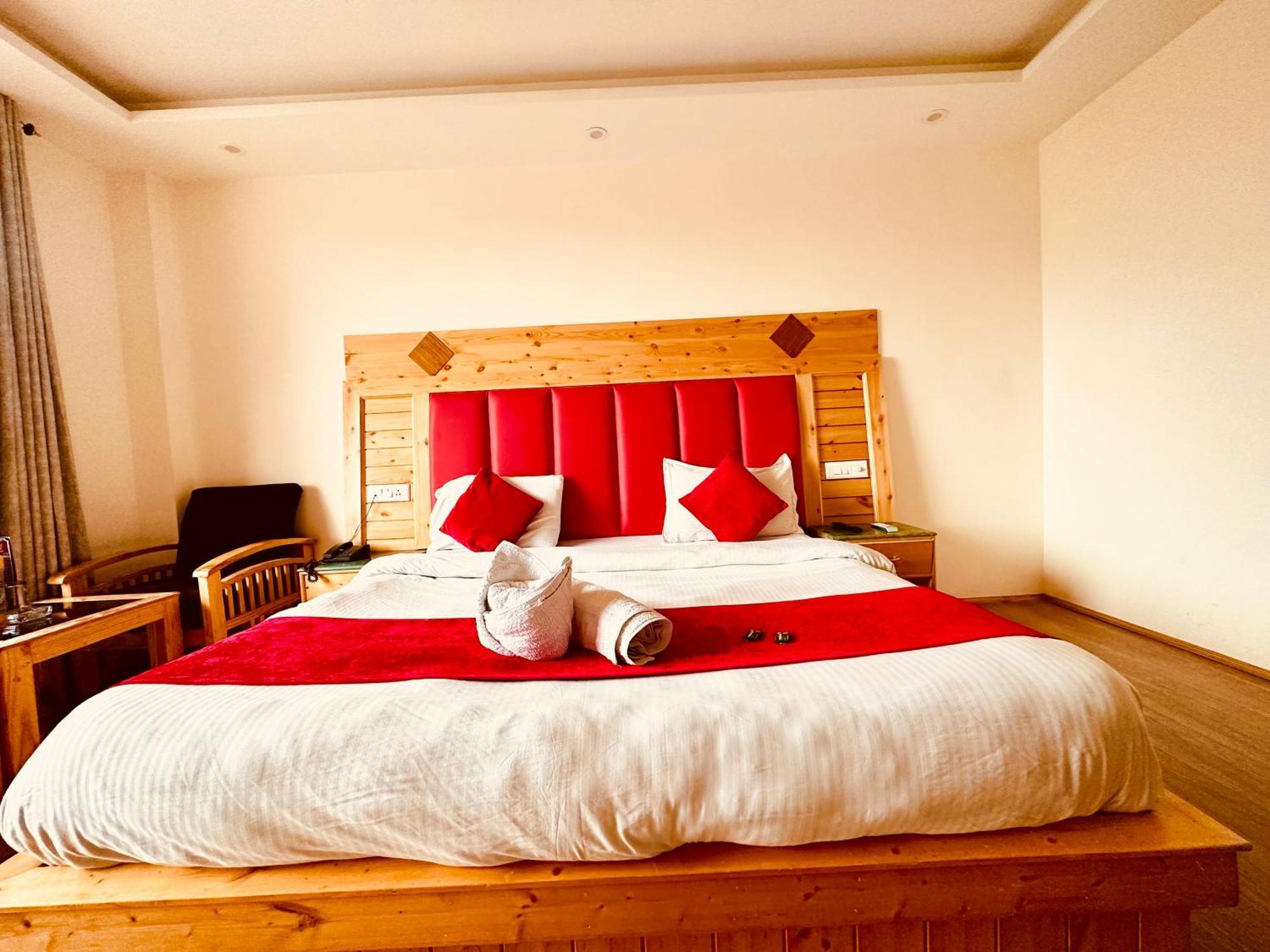 Hotel Pine Grove - Manali (Himachal Pradesh) — Photos 1
